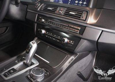 BMW 5er f10 – оклейка салонного пластика винилом и полный антихром кузова