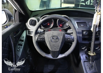 Mazda 3 – перетяжка руля в алькантару и аквапринт пластика