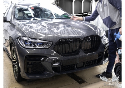 BMW X6 – оклейка передней части автомобиля в защитную антигравийную плёнку 