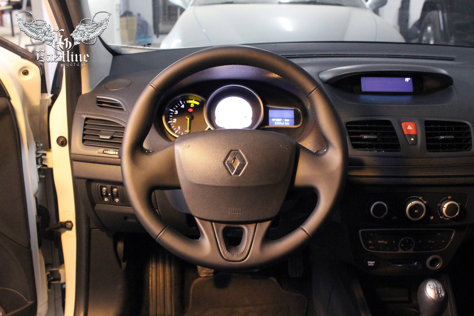 Снятие подушки безопасности водителя Renault Sandero