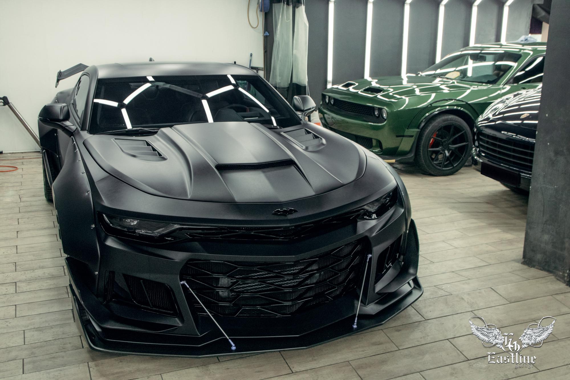 Camaro Batman - частичная перетяжка салона автомобиля