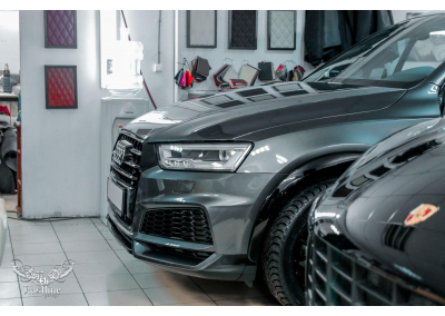 Audi Q3 – локальный ремонт кузова и химчистка салона. 