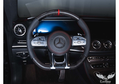 Mercedes-Benz E53 AMG – изготовление рулевых вставок из карбона