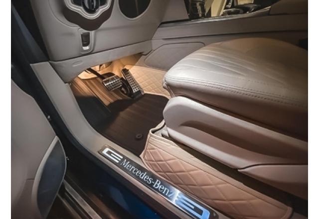 Mercedes-Benz Geländewagen  - двойной комплект ковров от Eastline Garage
