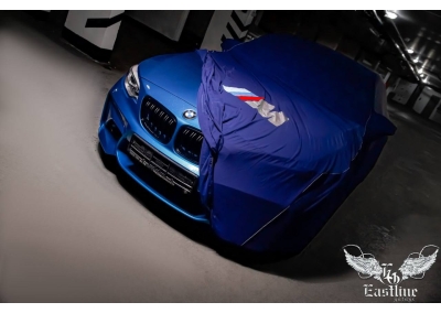 Синий чехол для синей BMW M2 от мастеров тюнинг-ателье Eastline Garage