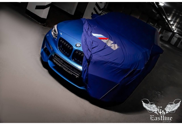 Синий чехол для синей BMW M2 от мастеров тюнинг-ателье Eastline Garage