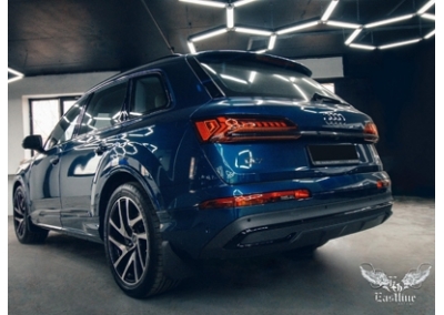 Audi​ Q7 - перетяжка потолка​ нового авто, изготовление защитных накидок в салон автомобиля