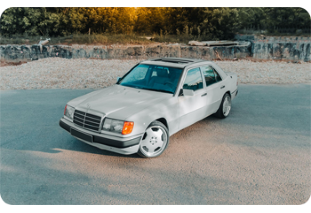 Mercedes-Benz W124 - комплексная перетяжка салона в кожу и алькантару. Реставрация и установка нового комплекта колес. 