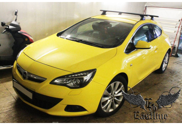Opel Astra GTC – перетяжка потолка итальянской алькантарой