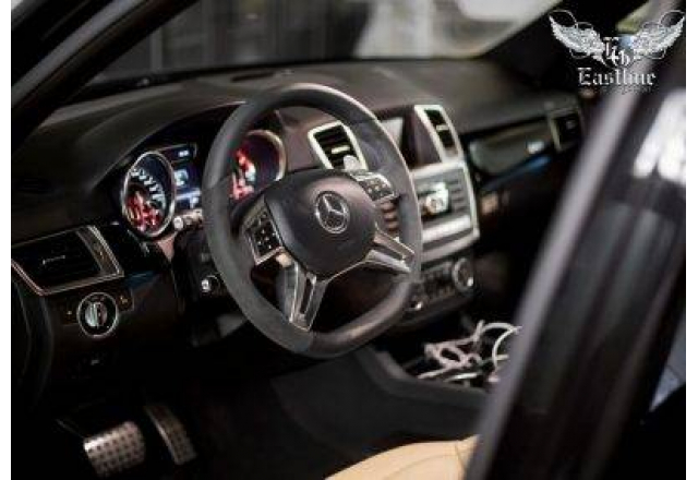 Mercedes-Benz ML 63 AMG W166 перетяжка рулевого колеса в натуральную кожу и алькантару