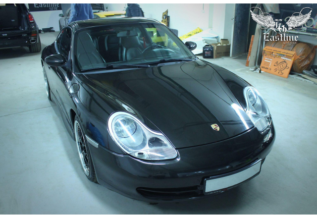 Porsche 911 – перетяжка ручек и подлокотников, замена ремней, покраска салонного пластика.