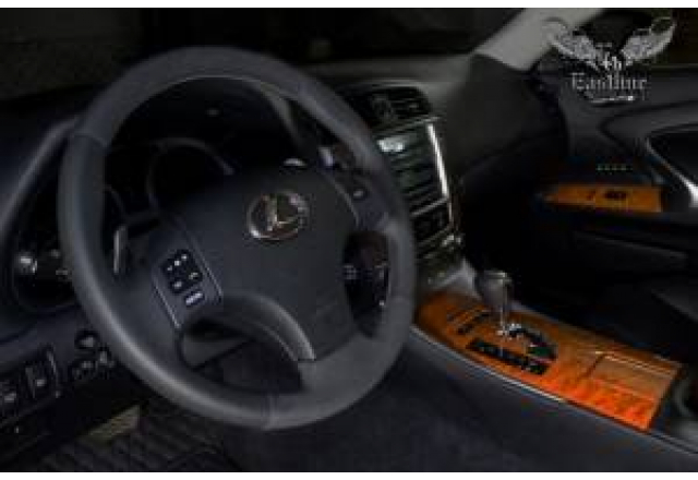 Lexus IS 250 обновление салона: перетяжка руля и ручки КПП в натуральную кожу и пошив индивидуального комплекта автомобильных ковров
