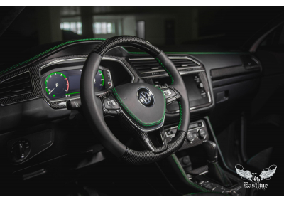 Volkswagen Tiguan - новый салон от Eastline Garage. Натуральная кожа + итальянская алькантара. Ламинация карбоном, перетяжка торпедо, сидений, дверей и потолка.