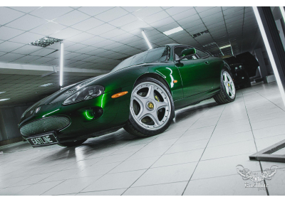 Jaguar XKR - полная реставрация автомобиля. Новый цвет кузова, перетяжка салона, реставрация дерева, реставрация колес и автозвук. 
