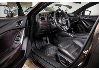 Mazda 6 – перетяжка потолка в алькантару цвета антрацит и новый комплект ковров из немецкой экокожи. 