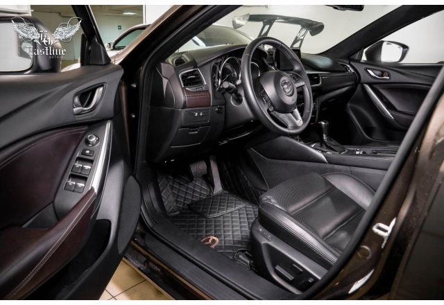 Mazda 6 – перетяжка потолка в алькантару цвета антрацит и новый комплект ковров из немецкой экокожи. 