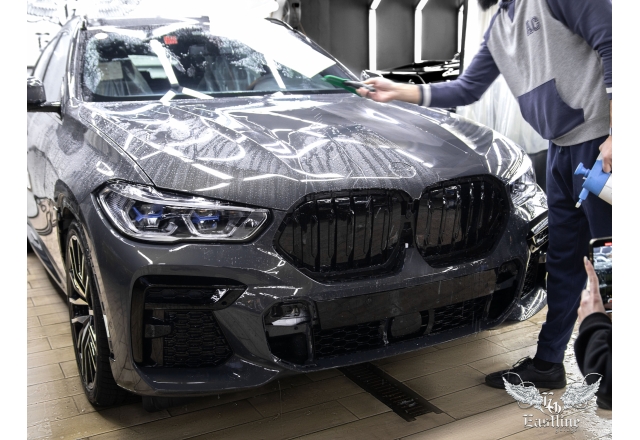 BMW X6 – оклейка передней части автомобиля в защитную антигравийную плёнку 
