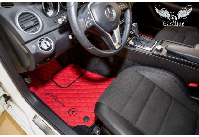  Mercedes-Benz C-класс – профессиональная химчистка салона и пошив стандартного комплекта ковров из экокожи. 