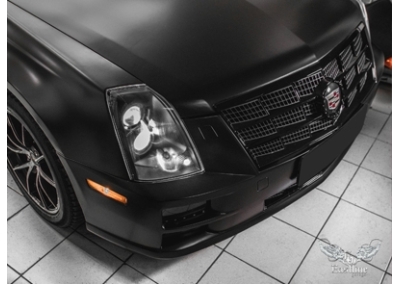 Cadillac STS - локальный ремонт кузова и оклейка в черную матовую пленку. Потолок из алькантары и новый кожаный руль. 