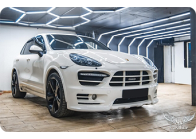 Porsche Cayenne - локальный ремонт кузова автомобиля. Замена чёрных лент ремней безопасности на цветные. Комплект ковров из экокожи. 