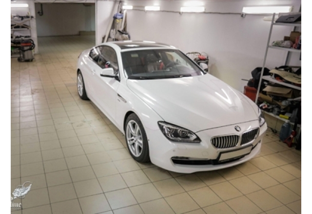 BMW 6-серия купе – химчистка салона и реставрация кожи. Замена ремней безопасности.