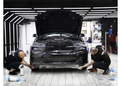 BMW X7 – оклейка кузова автомобиля в антигравийную плёнку 