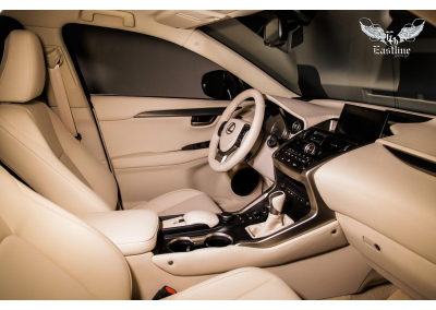 Lexus NX – комплексная перетяжка салона в гладкую кожу. Перетяжка сидений, руля и торпедо, замена ковролина и покраска пластика. 