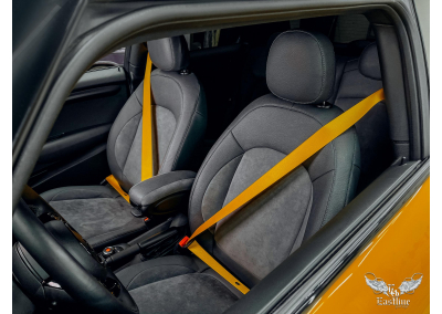 Желтый Mini Cooper - комплексная перетяжка салона автомобиля. Замена лент ремней безопасности.
