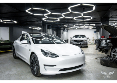 Tesla Model 3 - перетяжка потолка в оригинальную алькантару 