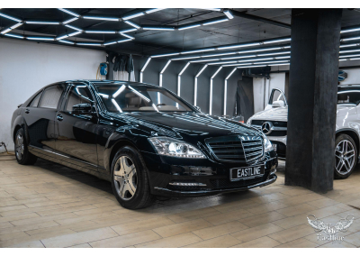 Mercedes-Benz S-class Carat Duchatelet - доработка салона бронированного автомобиля 