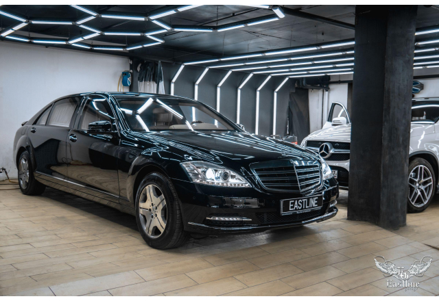 Mercedes-Benz S-class Carat Duchatelet - доработка салона бронированного автомобиля 