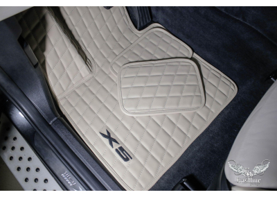 BMW X5 - пошив кожаного комплекта ковров для немецкого внедорожника