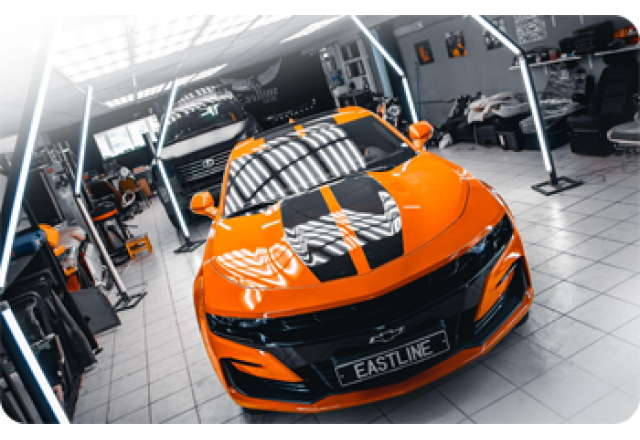 Chevrolet Camaro - перетяжка салона в фактурную кожу и новая акустическая система от Eastline Garage.