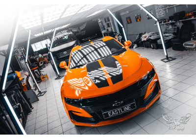 Chevrolet Camaro - перетяжка салона в фактурную кожу и новая акустическая система от Eastline Garage.