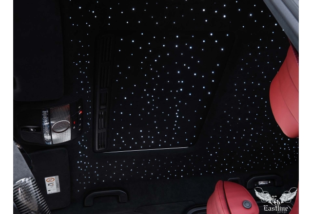 Mercedes-Benz G-class – карбон, звездное небо, бордовый салон и цветные ремни безопасности.