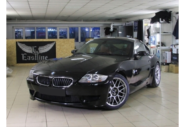 BMW Z4 M Coupe – перетяжка руля и торпедо в итальянскую алькантару. Аквапринт салонного пластика. 
